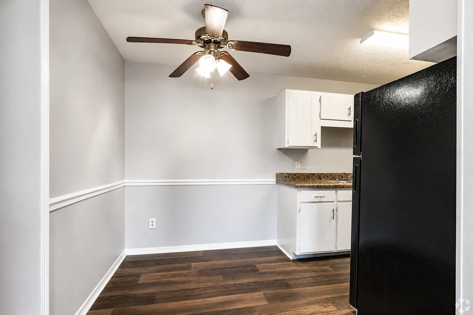 River Retreat Apartments — Photo 2