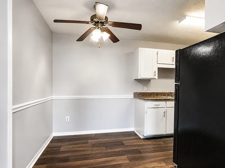 River Retreat Apartments — Photo 2