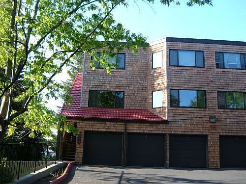 Exterior/Garage/Entry