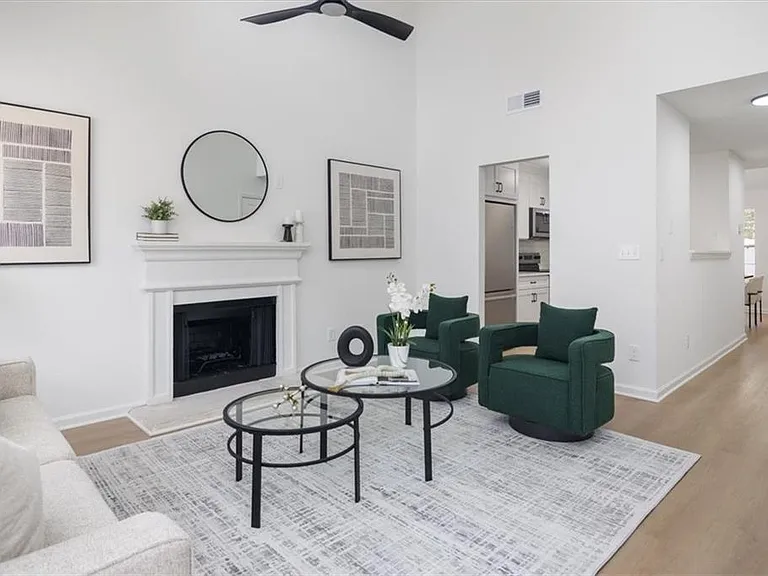 4033 Ravenwood Ct — Photo 3