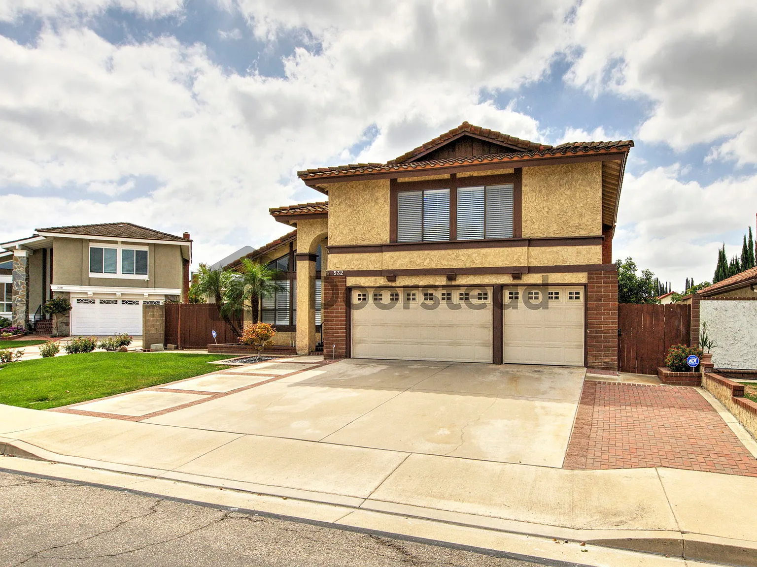 4 bed, 2.5 bath, 2456 sqft, $5,330 — Photo 3