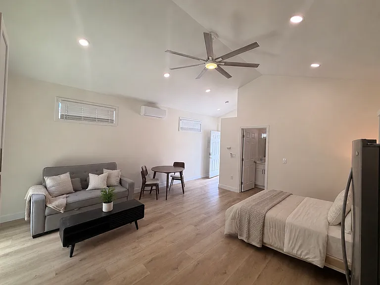 5174 Alamosa Park Dr #B — Photo 2