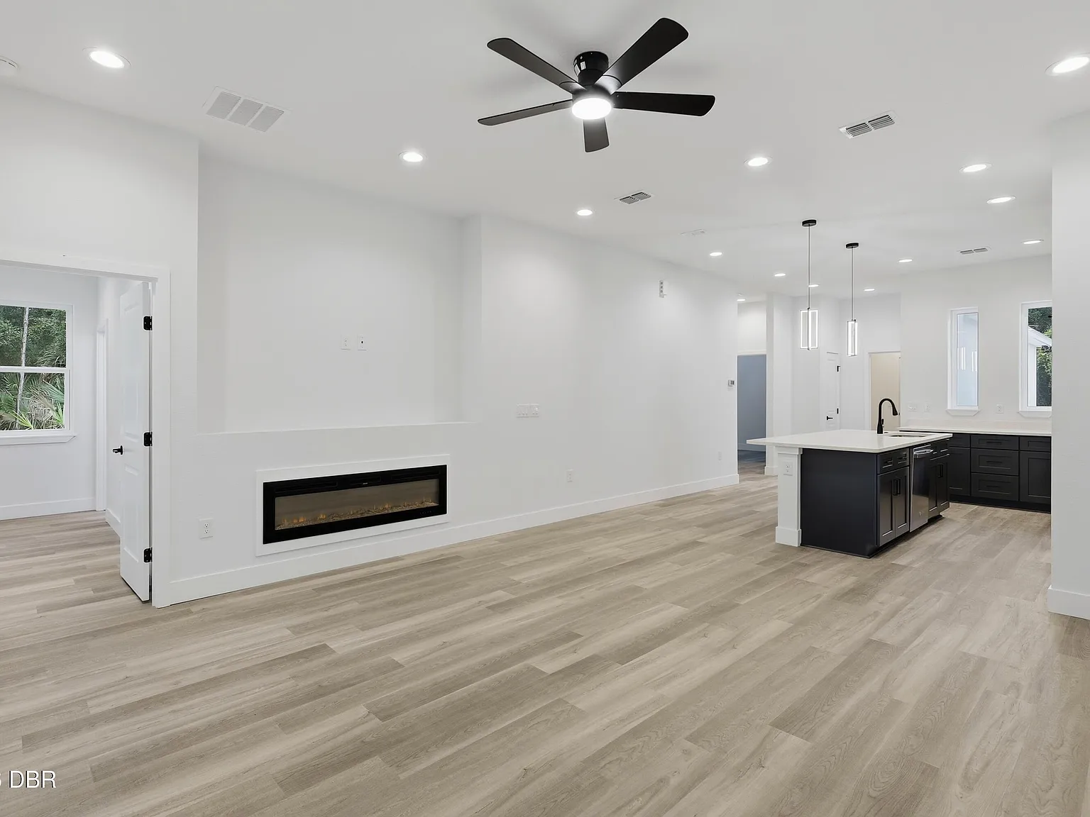 3 bed, 2.0 bath, 1410 sqft, $2,175 — Photo 3