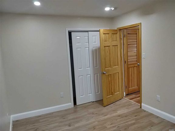 5th image of 39 E 20th St