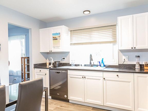 3rd image of 264 Lincoln Dr Unit D