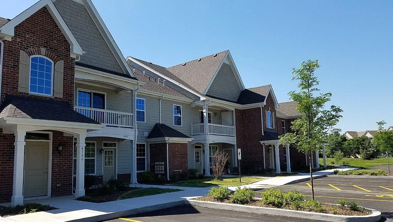 Timber Pointe Apartments — Photo 1