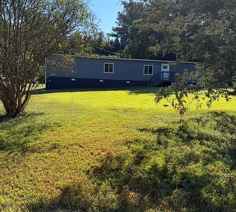 3rd image of 122 Country Road Ext