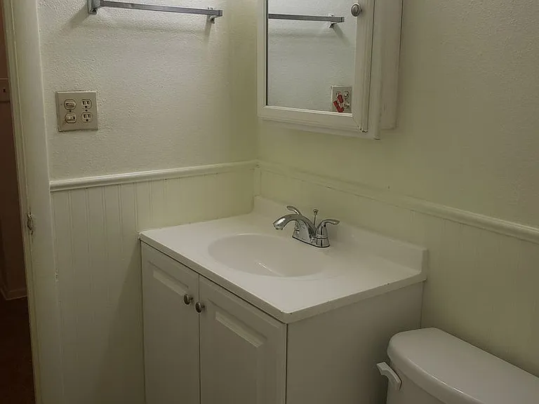 Spacious unit in Lakewood featuring abundant natural light and a central courtyard — Photo 11