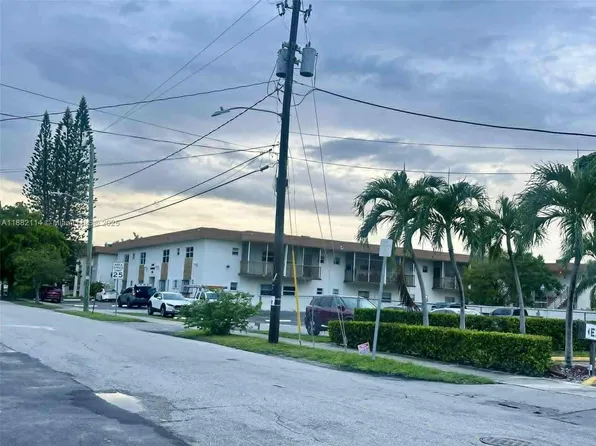 415 NE 2nd St, Hallandale Beach, FL