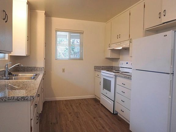 3rd image of 944 Weldwood Ct APT 3