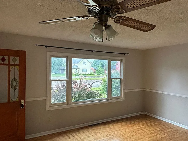 414 E Main St — Photo 7