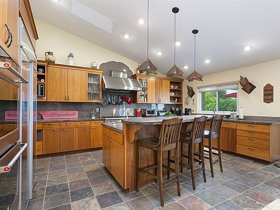 4th image of 2475 Monterey Dr