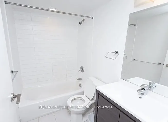 686 Bathurst St #204 — Photo 11