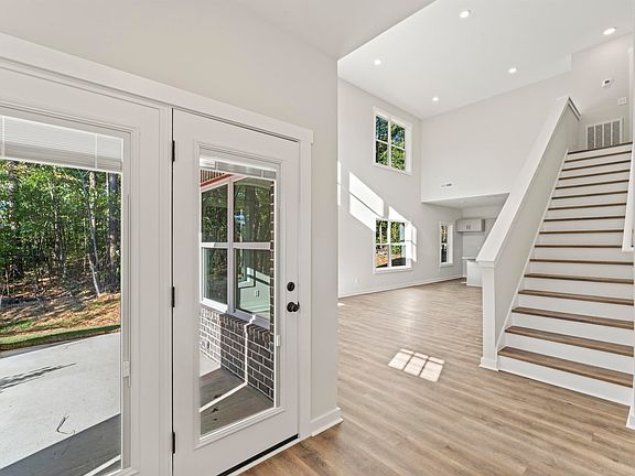 2nd image of 430 Glen Cross Way