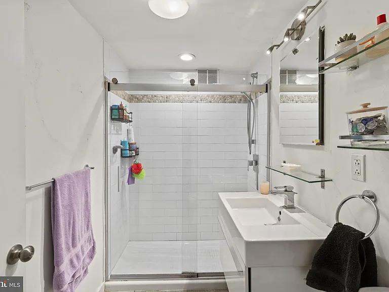 1806 Rittenhouse Sq #18-209 — Photo 14