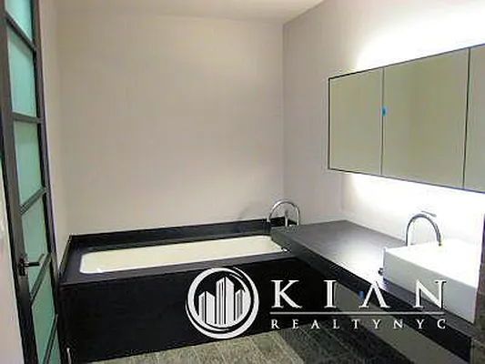 Rented by Kian Realty | media 18