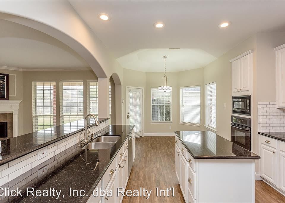 1st image of 1623 Cantigny Ln