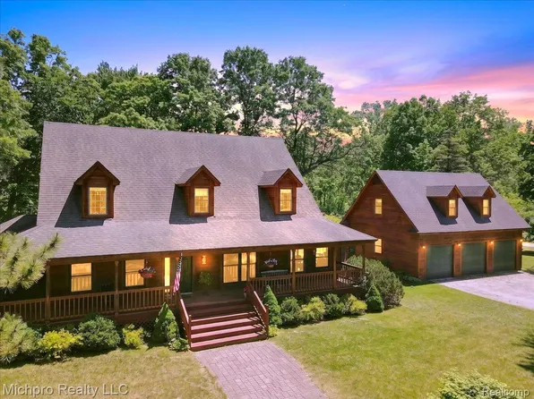 670 Green Creek Ln, Oxford, MI 48371