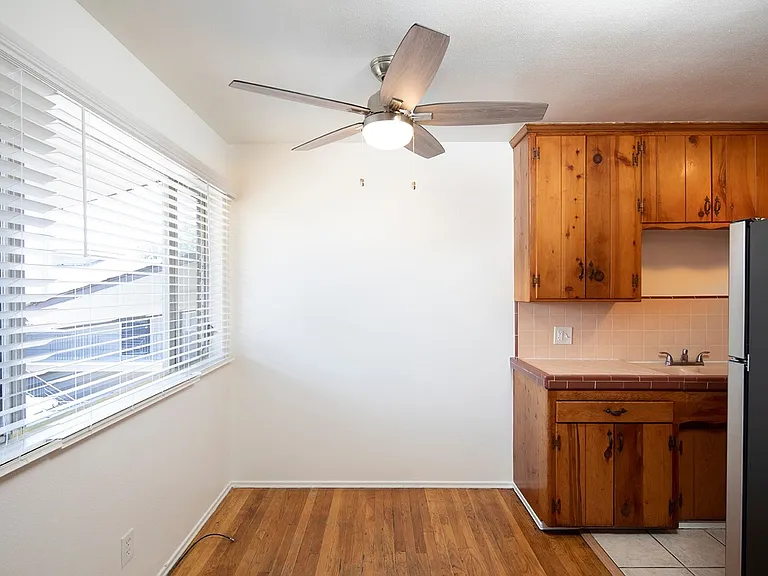 Talmadge Pacific Apartments — Photo 7