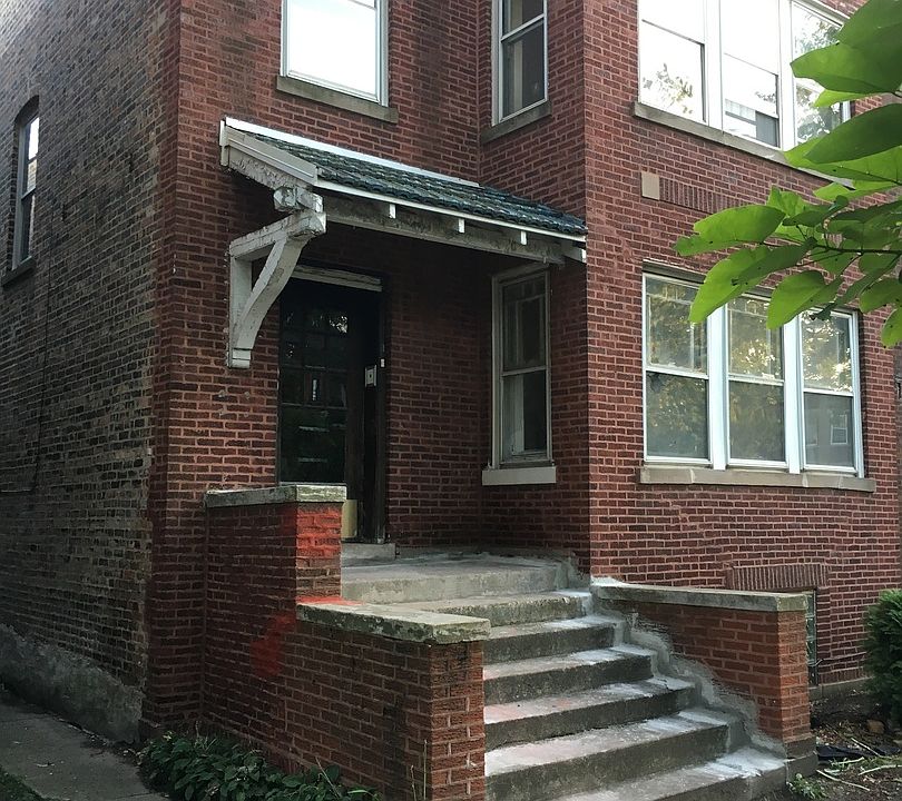 2nd image of 1507 E 74th Pl