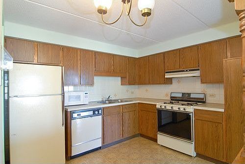 3rd image of 7110 W Cullom Ave Unit 106