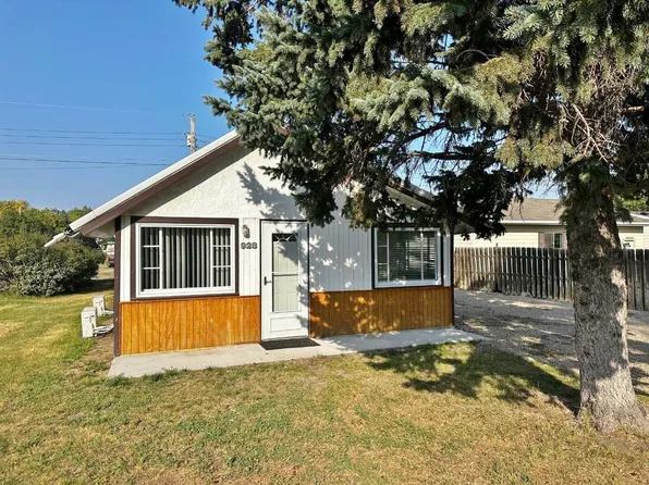 928 39th St SE, Minot, ND 58701