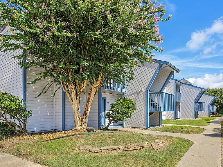 ROOKWOOD GOLF APARTMENTS — Photo 30