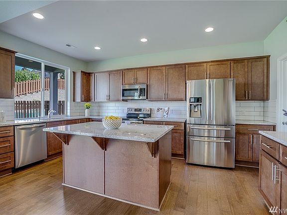 All Stainless Steel Chef's Kitchen await's you! Warm hardwood floors for ease of cleaning, Slab Granite modern counters, Subway back splash tiles and slow closing designed cabinets. 