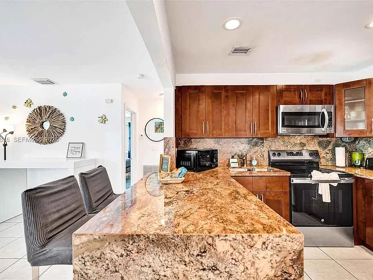 712 SW 7th Ter — Photo 21