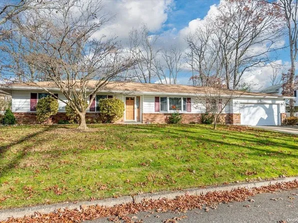 21 Pia Boulevard, Smithtown, NY 11787