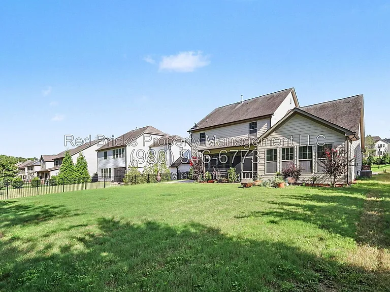 145 Barclay Dr — Photo 33