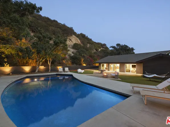 9289 Swallow Dr, Los Angeles, CA 90069