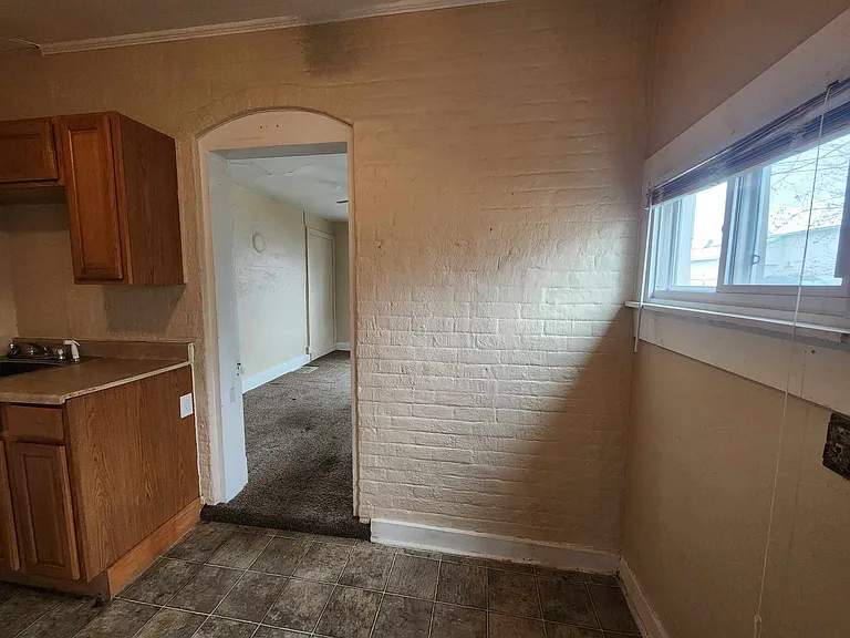 600 E Main St — Photo 7