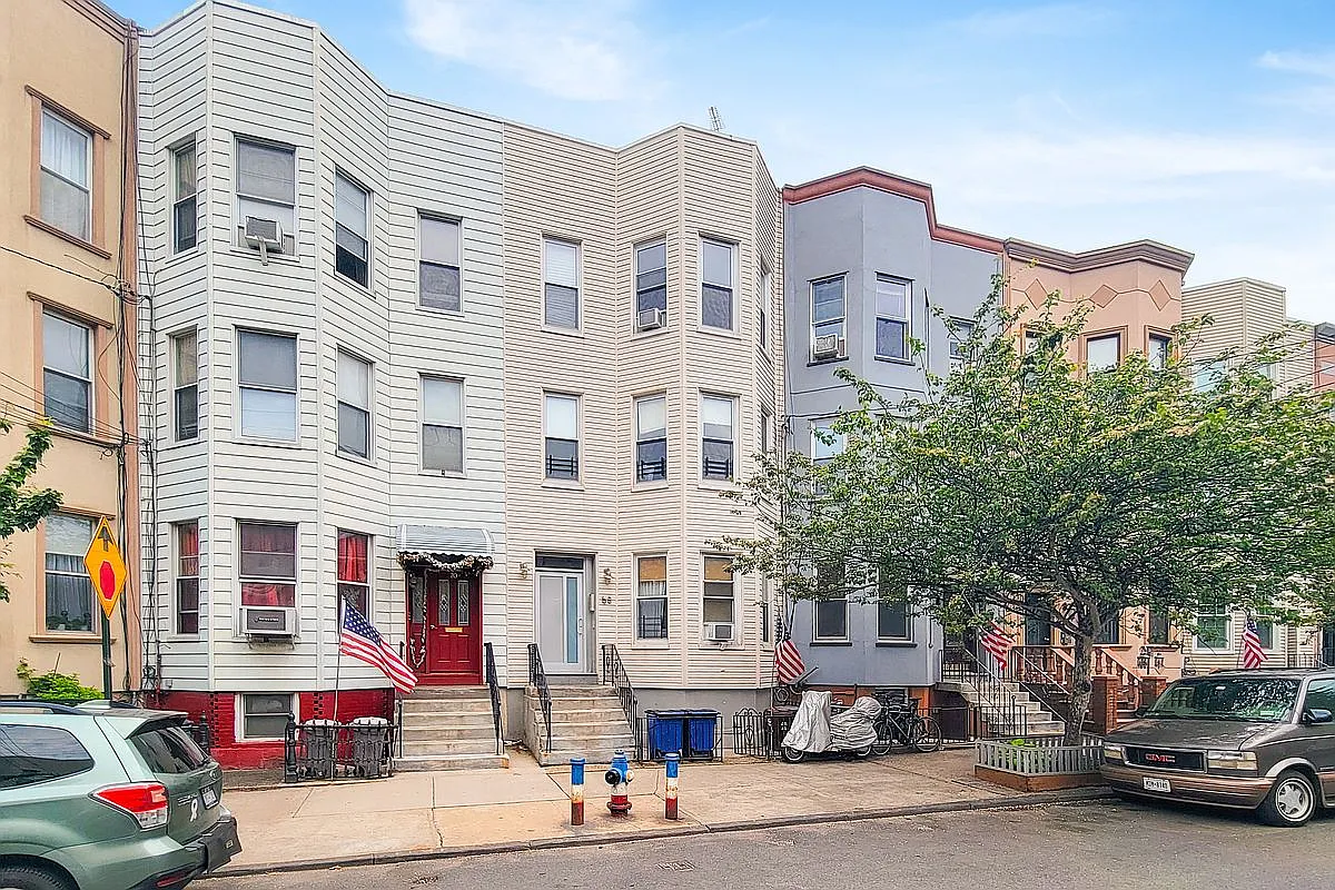 68 Hausman St photo 1