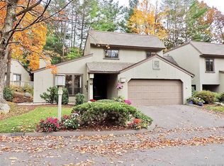 8 Applewood Ln #8, Avon, CT 06001