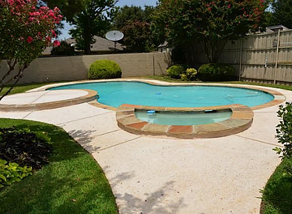 2nd image of 2125 McDaniel Cir