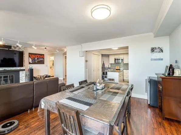 2110 Harmon Cove Tower image 9 of 50