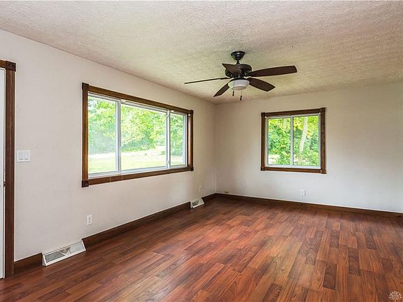 3rd image of 6912 Galvin Ave