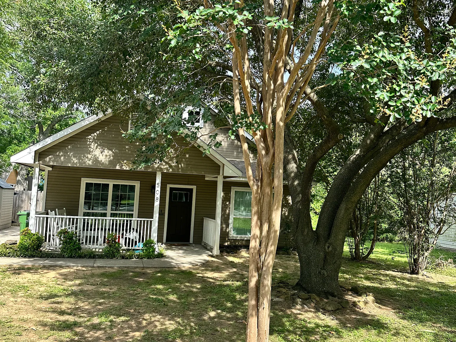 3 bed, 1295 sqft, $2,000 — Photo 1