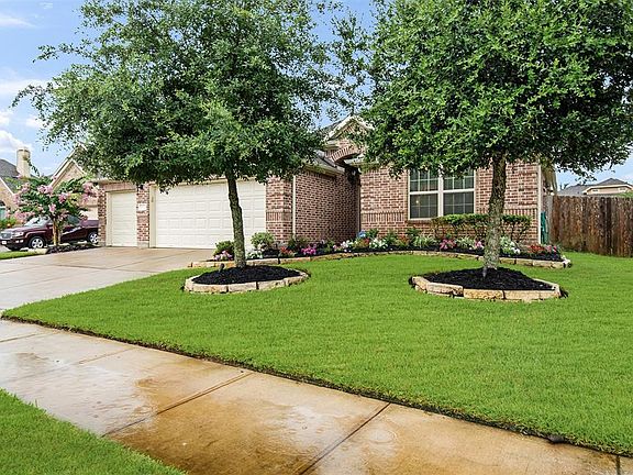 The home sits high on a cul de sac lot and has an almost 9K square foot lot. The backyard is more than spacious.
