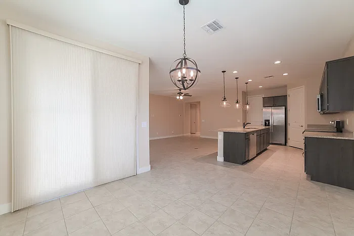 3 bed, 2.0 bath, 1564 sqft, $2,245 — Photo 4