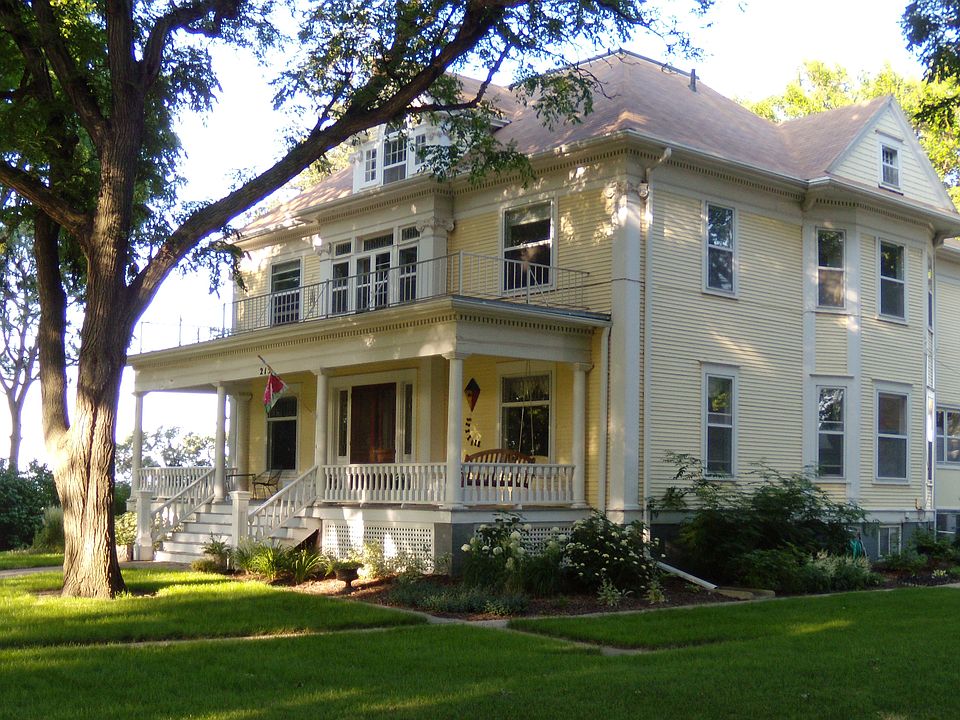Fantastic curb appeal