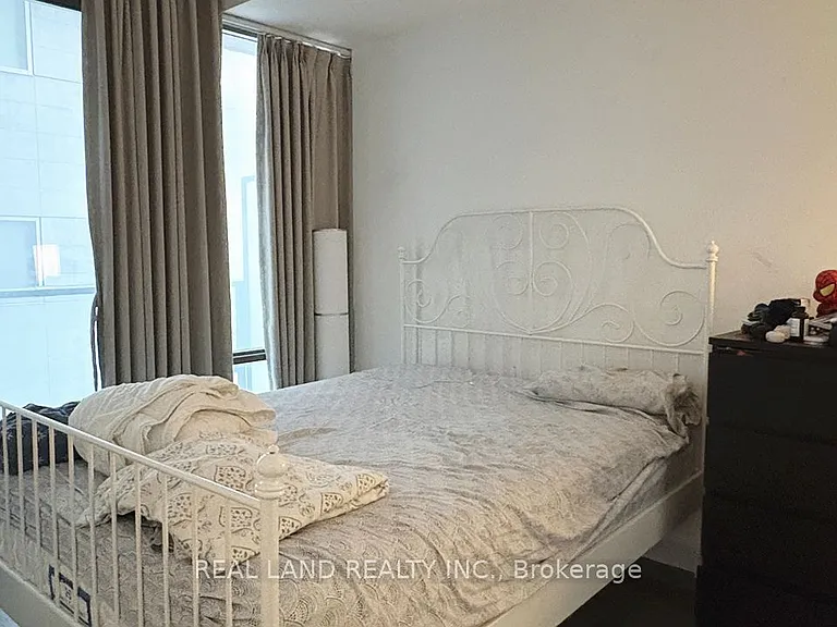 832 Bay St #502 — Photo 11