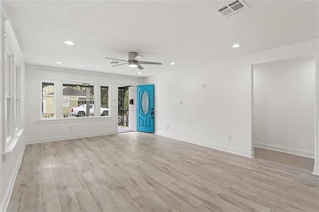 3 bed, 2.0 bath, 1590 sqft, $2,100 — Photo 3