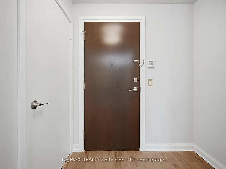 151 Village Green Sq #206 — Photo 6