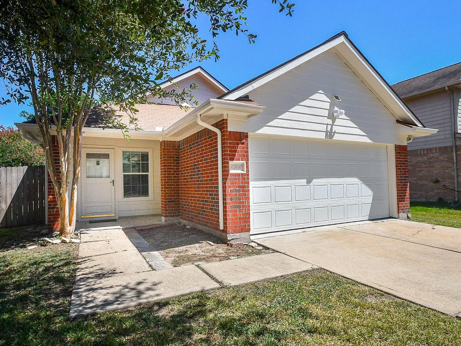 3 bed, 2.0 bath, 1250 sqft, $2,175 — Photo 2