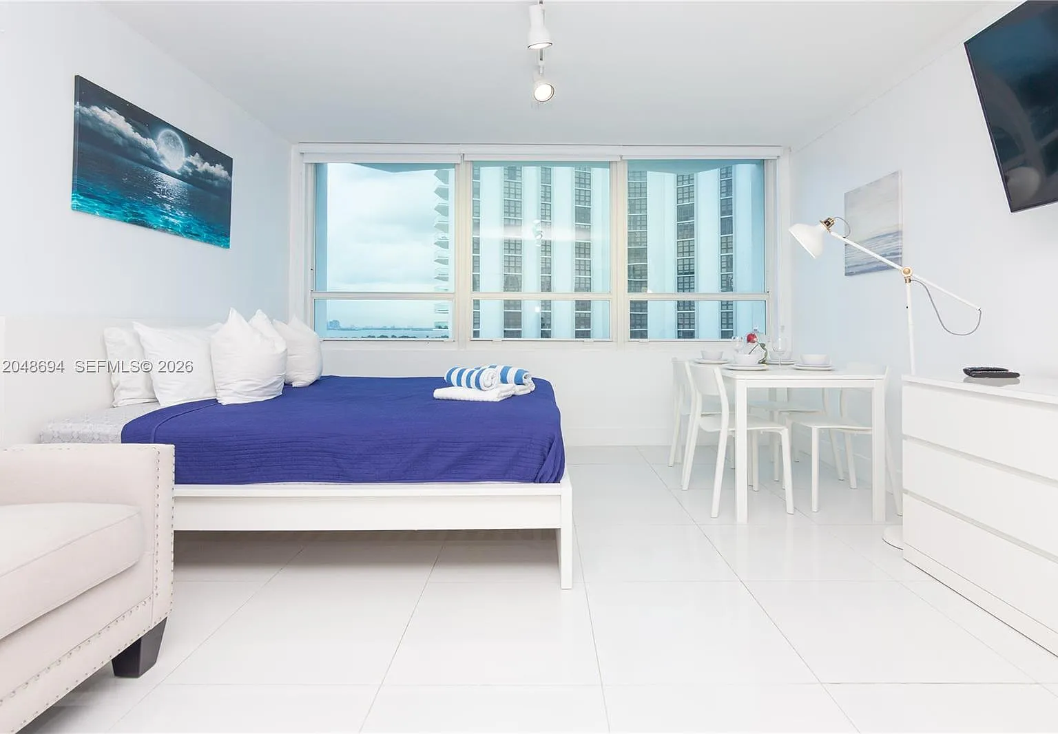 Castle Beach Club Condo — Photo 2