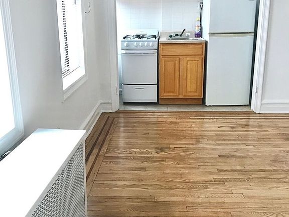 2nd image of 4402 Newtown Rd #5C