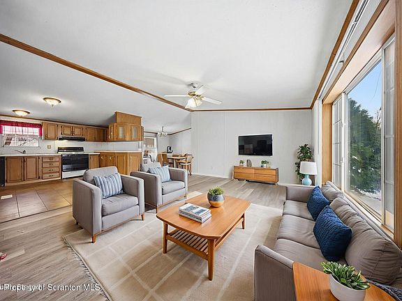 4th image of 141 Hollister Dr