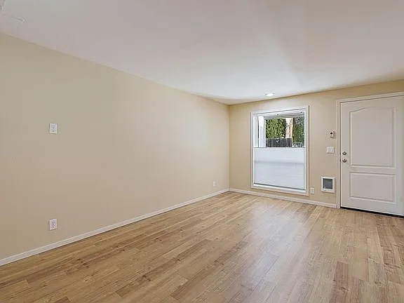 1439 NW Juniper St #6 — Photo 11